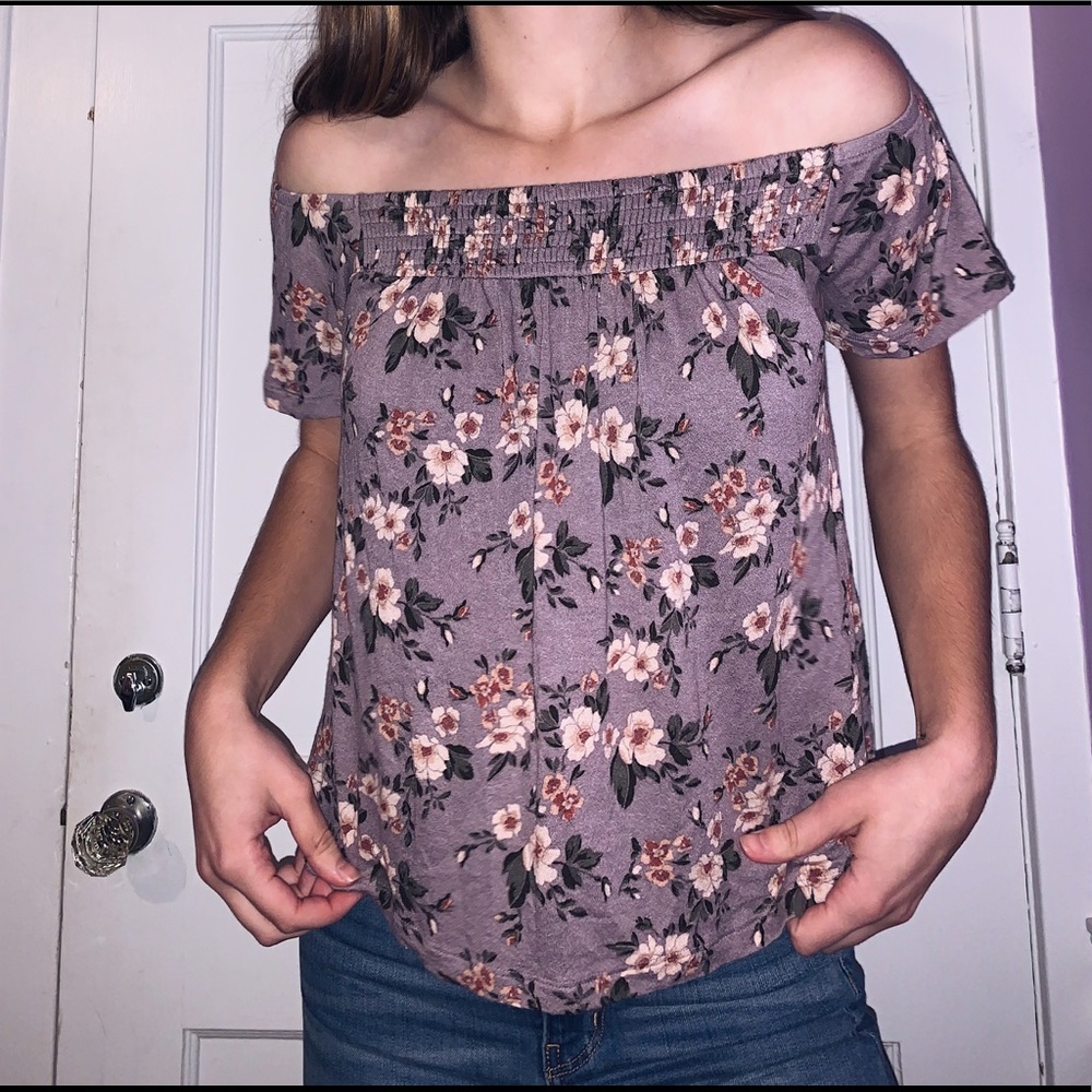 American Eagle Off-the-Shoulder